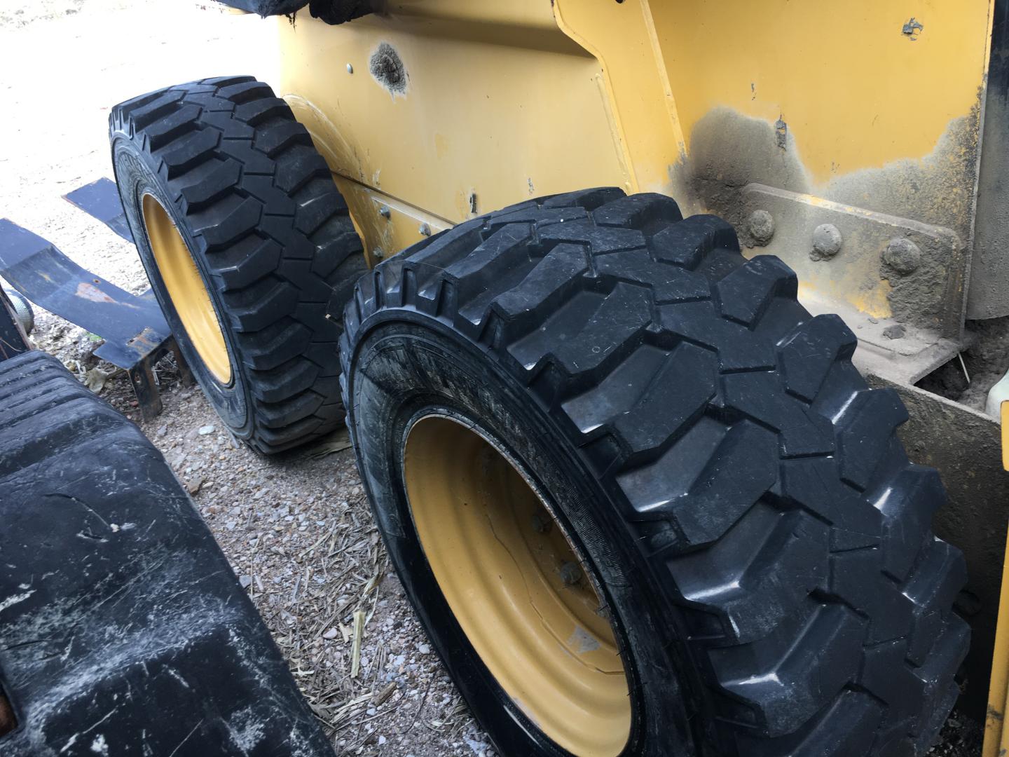 ./imagenes/INVOICE/2019/15720/MINICARGADOR JOHN DEERE 325 PARA PARTES (6).JPG